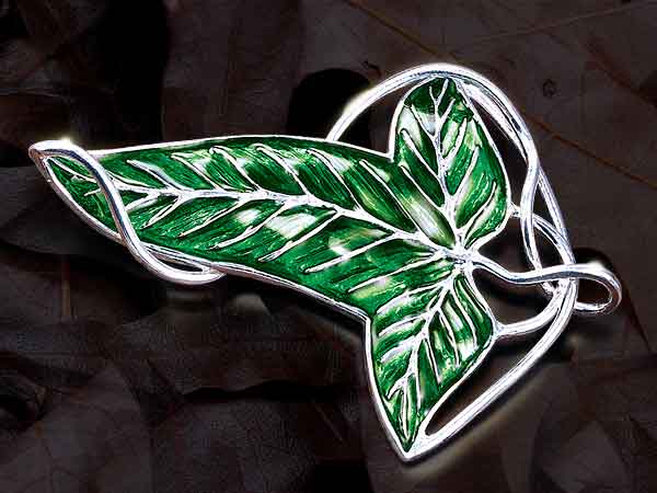 <br />

Elven leaf broach given to the Fellowship at Lothlorien.