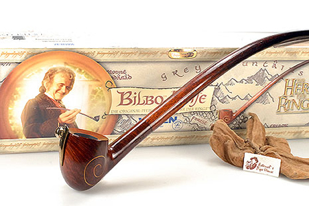<br />

Vauen Bilbo's pipe, bowl made of briar, cast snail of exclusive quality, beech stem with acrylic bit, an exact replica of the pipe Bilbo smokes in the film.

<br />

<div class="floatbox" data-fb-options="width:1400 height:80% group:2"><a href="http://www.tecon-gmbh.de/product_info.php?products_id=1815&language=en&osCsid=kdxvcppwcwit" class="transparent">✦</a></div><br />

<br />

<a class="nofloatbox"><img src="https://www.lotrarts.com/images/icons/bank16x.png" alt="Buy" /></a>

<div class="pricetext2">price</div>

<br /><span class="ngViews">10 views</span>